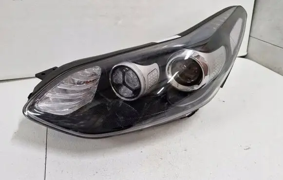 KIA Sportage Headlight/headlamp 92101F1040