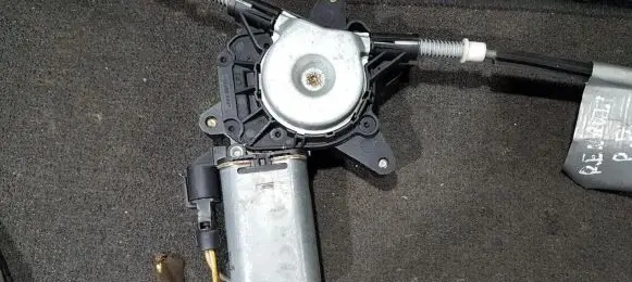 Renault Megane I Front door window regulator motor 400312a