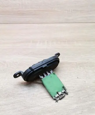 Volkswagen PASSAT B4 Heater blower motor/fan resistor 12396 GREEN