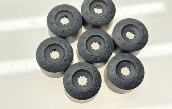 Volkswagen PASSAT B8 Wheel nut cap/cover 