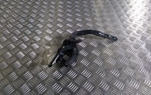 Volvo V70 Tailgate/trunk/boot hinge 8643157
