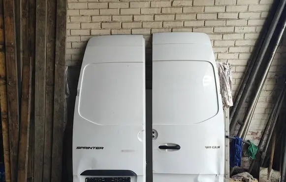 Mercedes-Benz Sprinter W907 W910 Rear door