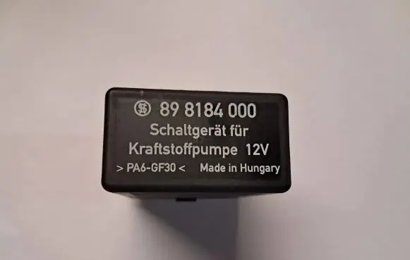 Mercedes-Benz SL R107 Fuel pump relay 898184000