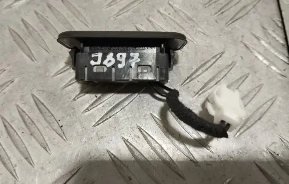 Maserati Quattroporte Tailgate opening switch 178260