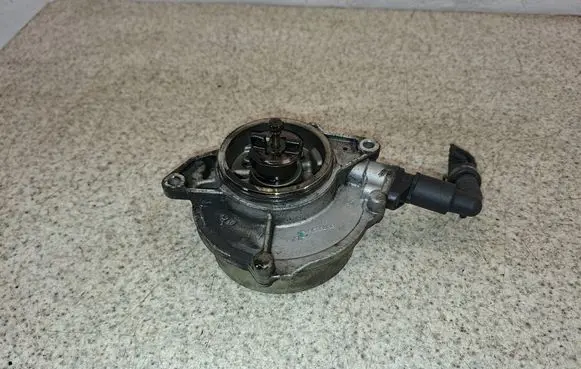 Audi Q7 4L Vacuum pump 057145100AE 700906100 09T260002
