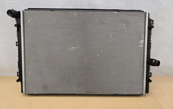 Volkswagen Jetta VI Coolant radiator 5K0121251Q