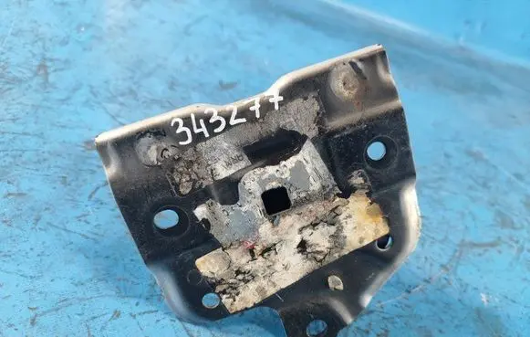 Lexus HS Rear bumper mounting bracket 5201575020
