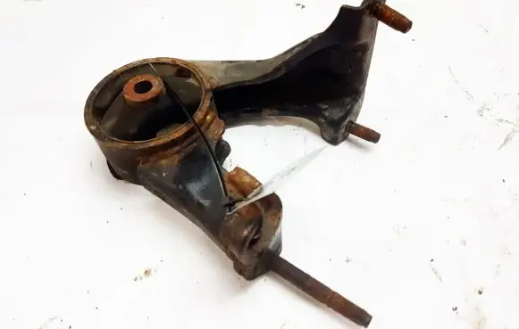 Toyota Avensis T250 Engine mount bracket