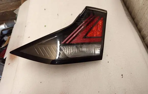 Tailgate rear/tail lights