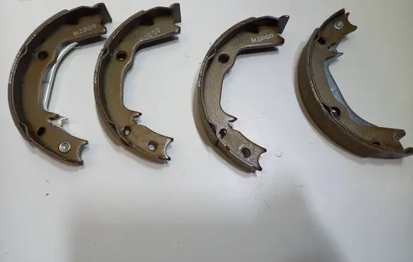 Hyundai Santamo Other brake parts 58305M2A10 ZESTAW SZCZĘK HAMULCOWYCH