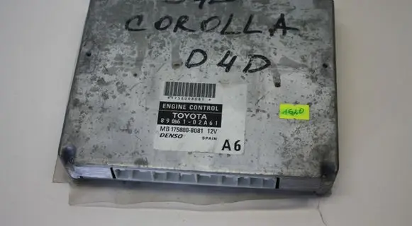 Toyota Corolla E120 E130 Engine control unit/module 8966102A61