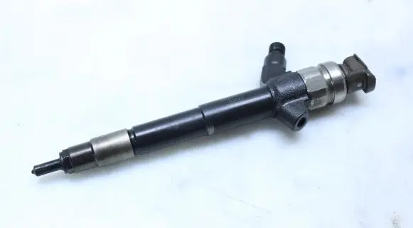 Mitsubishi Pajero Fuel injector 1465A054