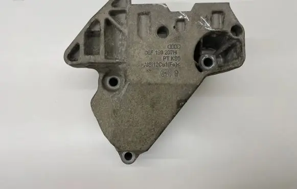 Volkswagen PASSAT B6 Engine mounting bracket 06F199207H