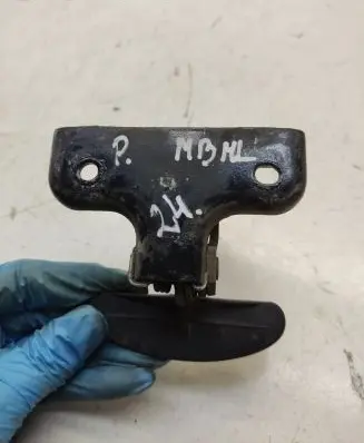 Mercedes-Benz ML W164 Tie down hook / loop A2198800064