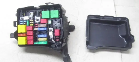 Citroen C3 Aircross Fuse module 9804846880