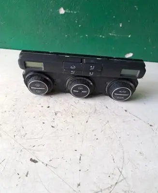 Volkswagen Golf V Climate control unit 74641420 74010553