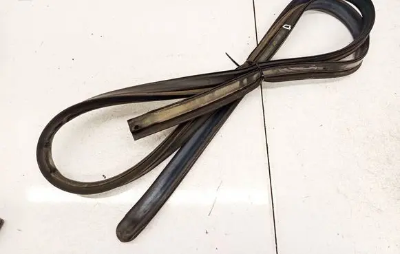 Opel Astra H Rubber seal front coupe door 24468573