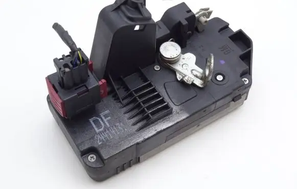 Opel Vectra B Rear door lock 24414131