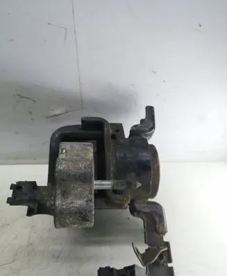 Toyota Auris 150 Engine mount bracket