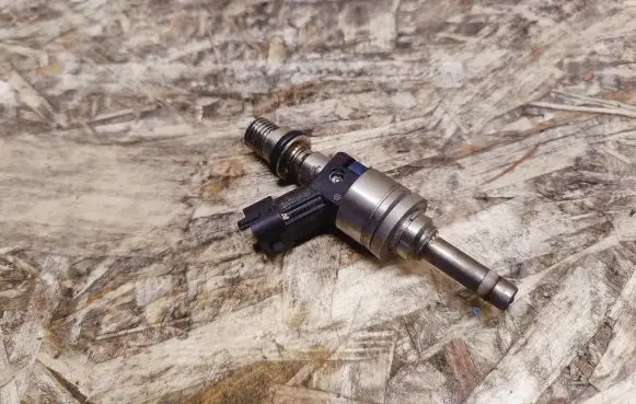 Porsche Panamera (970) Fuel injector 94811012822