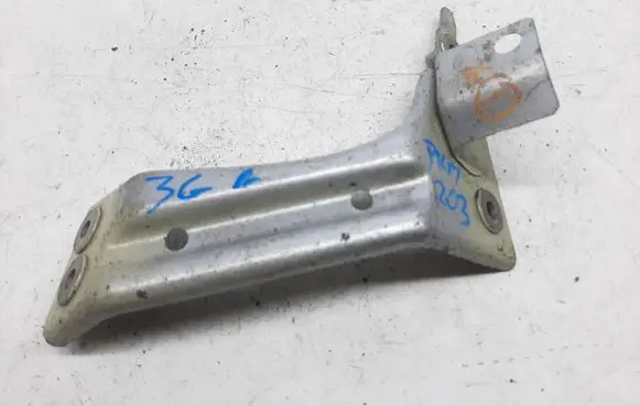 Volkswagen PASSAT B8 Fender mounting bracket