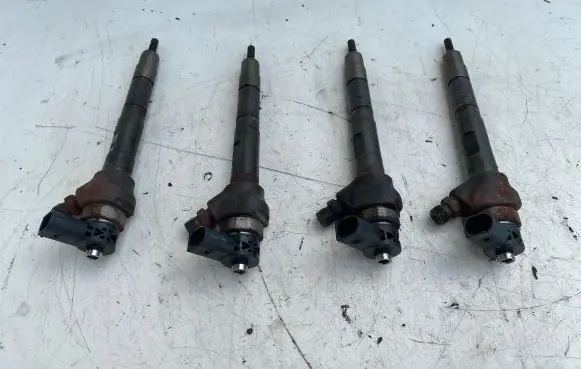 Volkswagen Golf VII Fuel injectors set 04L130277AJ 0445110477