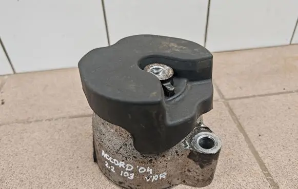 Honda Accord Engine mount bracket 