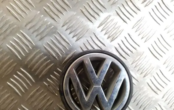 Manufacturer badge logo/emblem