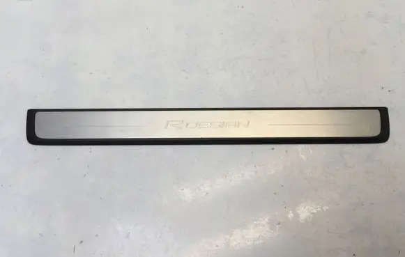Volvo XC40 Front sill trim cover 32260783