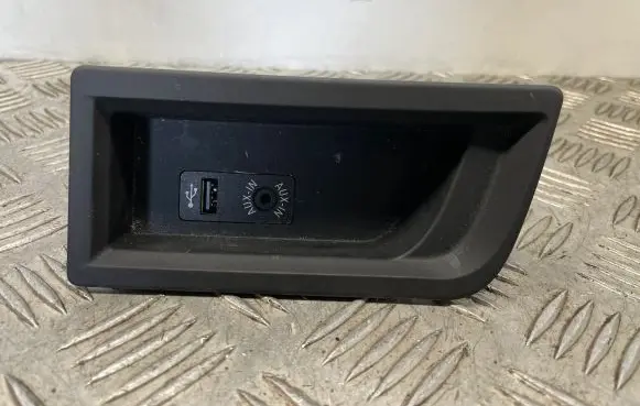BMW 4 F36 Gran coupe AUX in-socket connector 9207358 51169207358