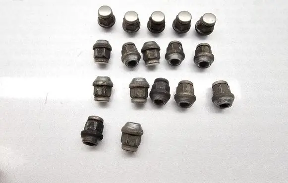 Toyota Avensis T270 Nuts/bolts 