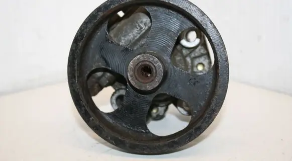 Toyota Avensis T250 Power steering pump 033