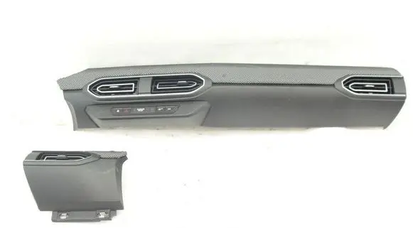 Dacia Sandero III Dashboard trim brak