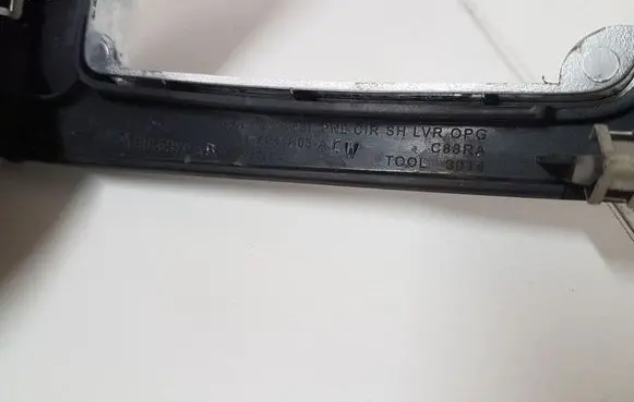 Ford Focus Gear shifter surround trim plastic 4M51A044H83A