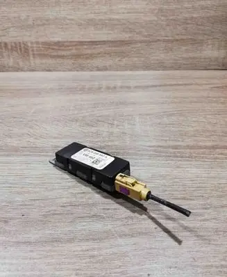 Volkswagen PASSAT B6 Antenna control unit 3C9035552A VW462 12014600