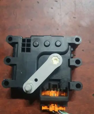 Mazda CX-7 Air flap motor/actuator 7613Z