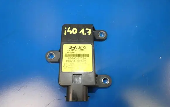 Hyundai i40 ESP acceleration yaw rate sensor 956902T250