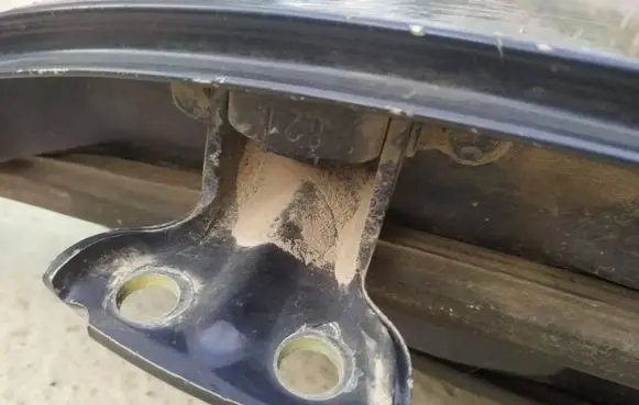 Mitsubishi Carisma Rear door lower hinge