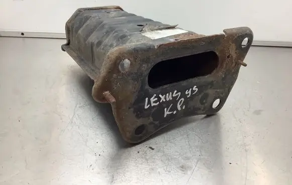 Lexus GS 300 350 430 450H Front bumper mounting bracket 