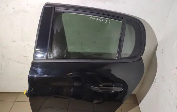 Peugeot 208 II Rear door 