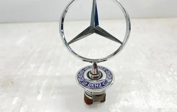 Mercedes-Benz E W211 Manufacturer badge logo/emblem 