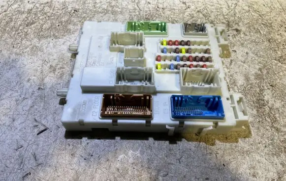 Volvo V40 Fuse module 31394963 3554230360 225302