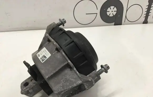 BMW 4 G22 G23 G24 G26 Engine mount bracket 7581617