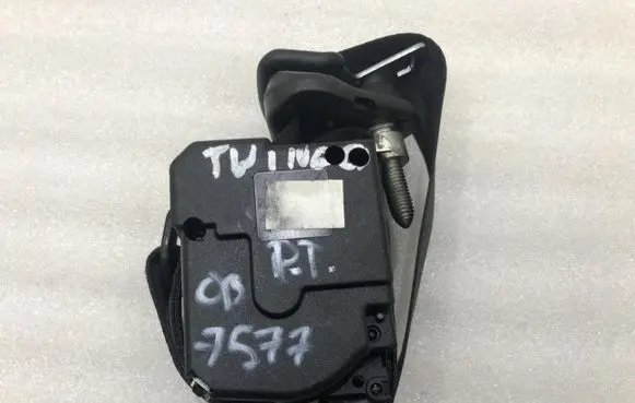 Renault Twingo II Rear seatbelt 33059526