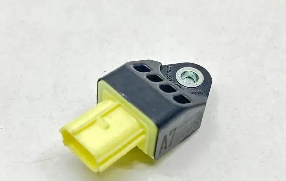 Toyota Land Cruiser (J150) Airbag deployment crash/impact sensor 8983160040 107F5H9BN