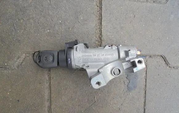 Audi A4 S4 B7 8E 8H Ignition lock 4B0905851N