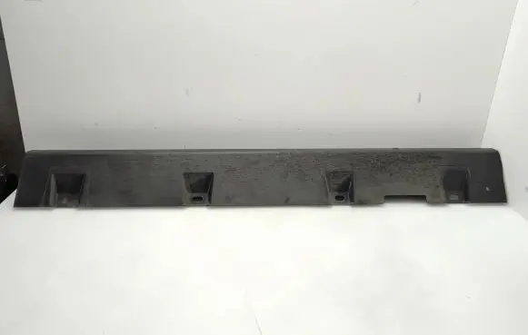 Front sill (body part)