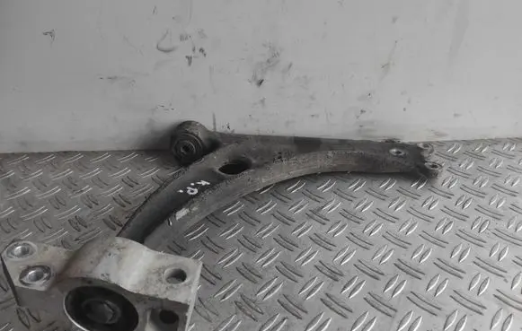 Volkswagen PASSAT B6 Front lower control arm/wishbone