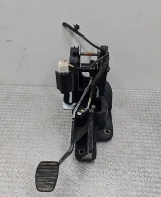 Renault Twingo III Brake pedal A4532900000 7RPP159940 202620139