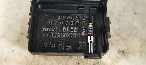 Hyundai Bayon Fuse box cover 91956Q0041 9195600000